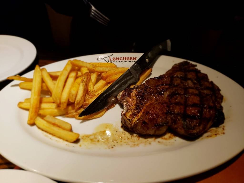 LongHorn Steakhouse | meal takeaway | 3290 S US Hwy 41, Terre Haute, IN 47802, USA | 8122320019 OR +1 812-232-0019