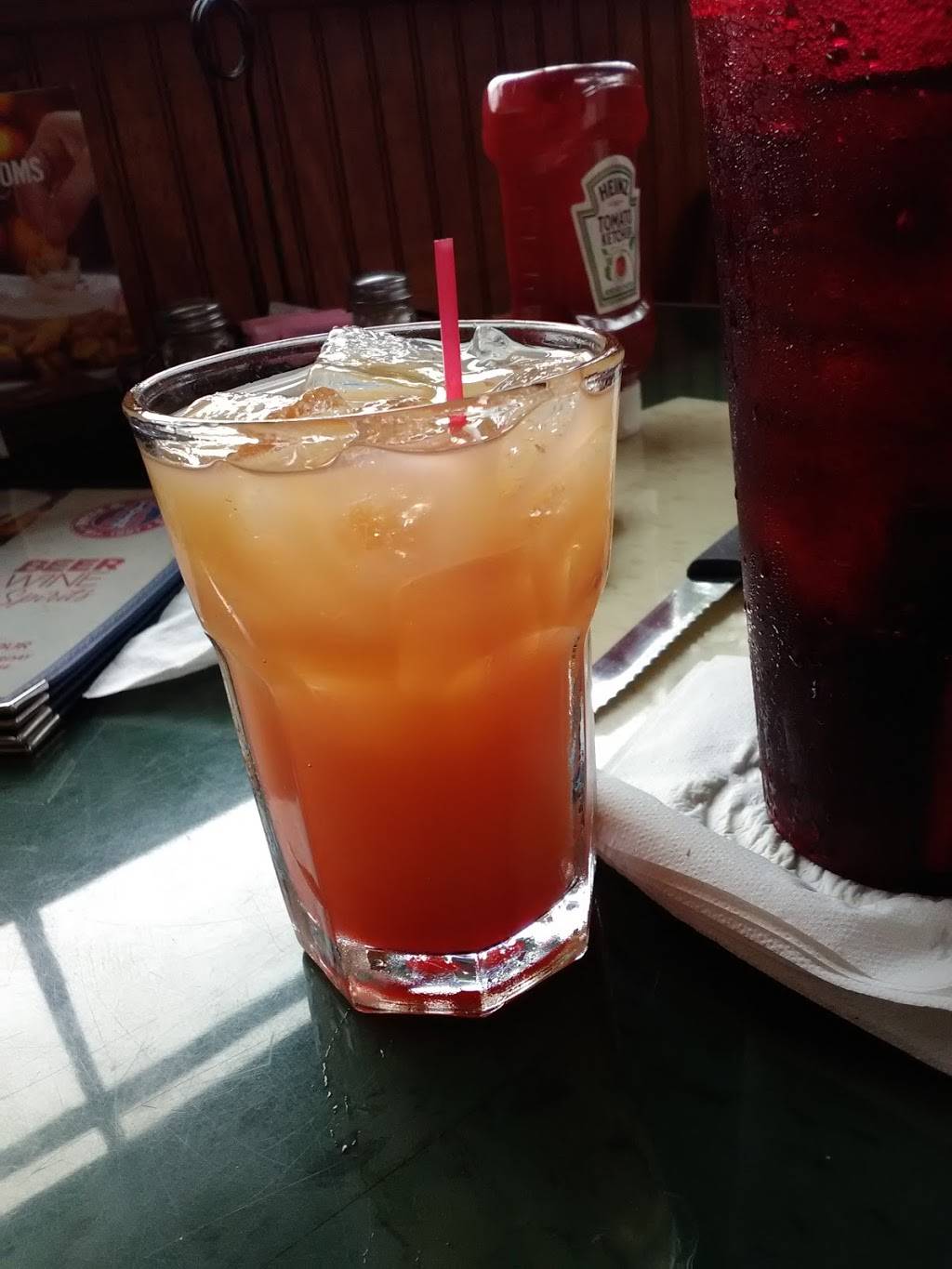 Pete & Shortys Iowa Bistro | restaurant | 2820 Gulf to Bay Blvd, Clearwater, FL 33759, USA | 7277990580 OR +1 727-799-0580