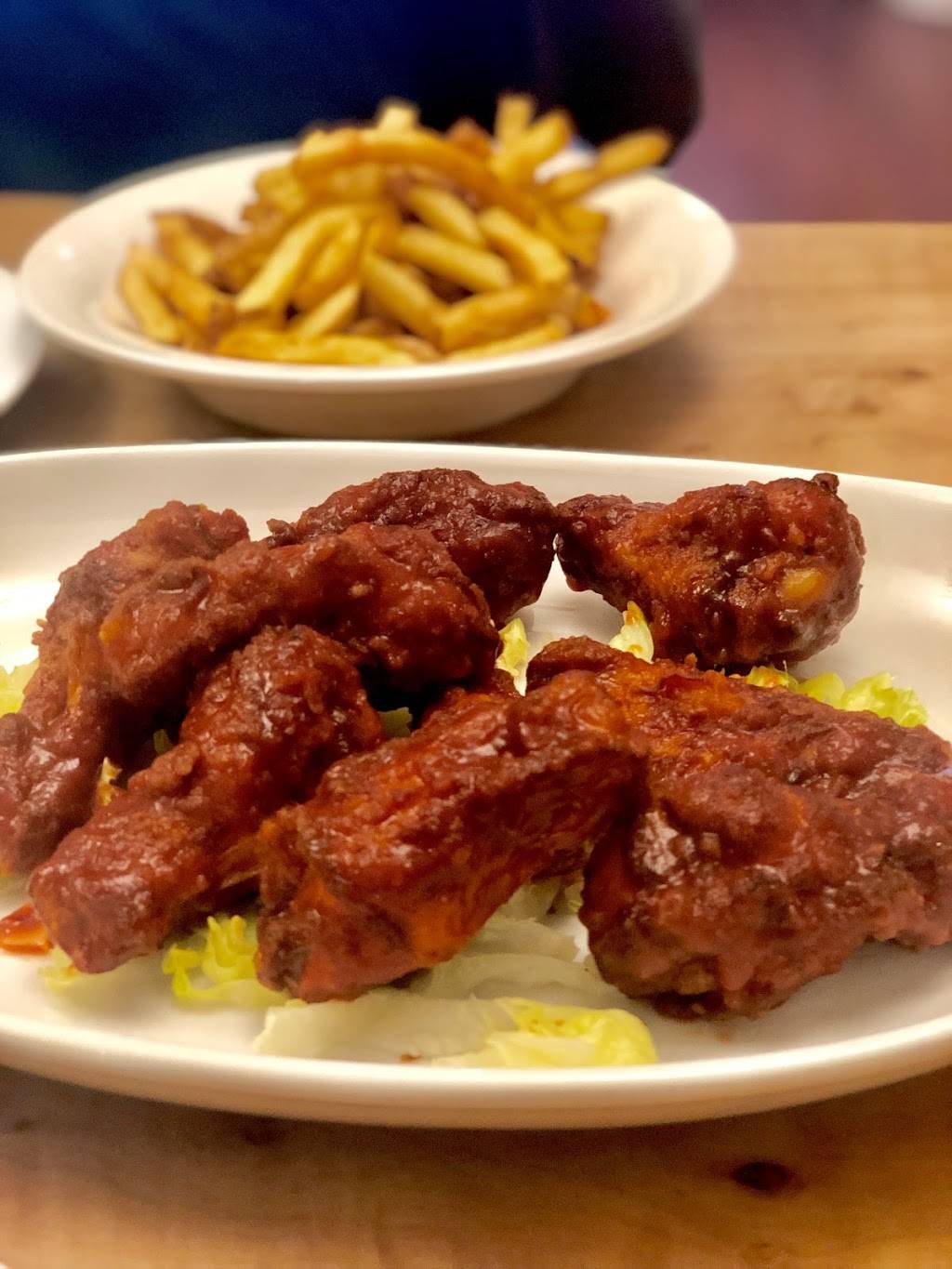 Mos Kitchen & Tavern | restaurant | 234 Lakeshore Rd E, Oakville, ON L6J 1H7, Canada | 9058440234 OR +1 905-844-0234