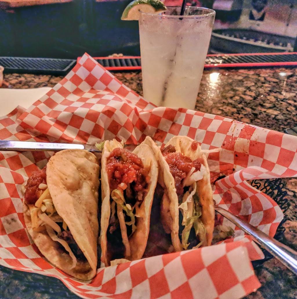 Kapones Sports Tavern | restaurant | 24301 Harper Ave, St Clair Shores, MI 48080, USA | 5862005242 OR +1 586-200-5242