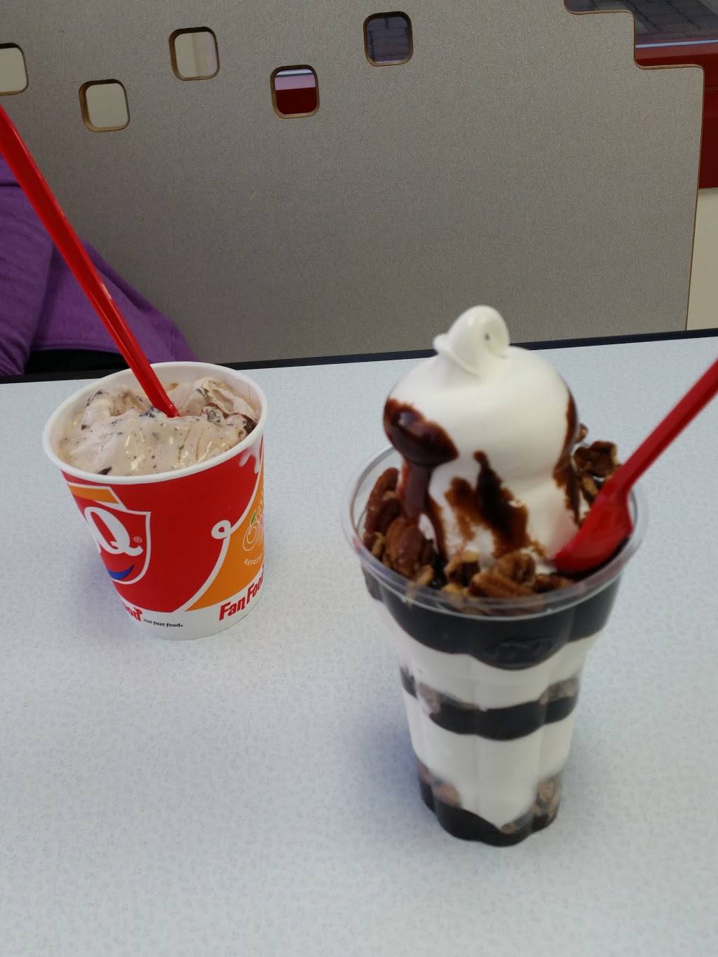 Dairy Queen | restaurant | 2935 N Chestnut St, Chaska, MN 55318, USA | 9524484054 OR +1 952-448-4054