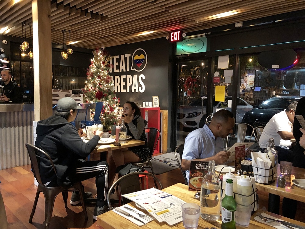 Doggis Arepa Bar | meal takeaway | 7281 Biscayne Blvd, Miami, FL 33138, USA | 7865589538 OR +1 786-558-9538