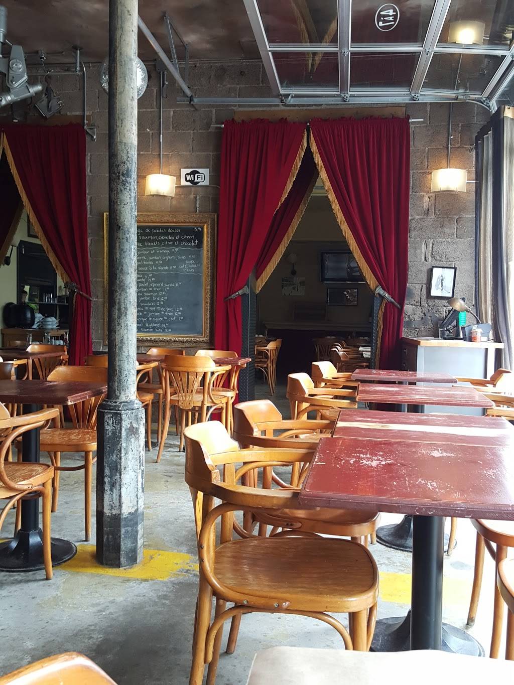 Bistrot caserne 409 | restaurant | 409 Boulevard Marie Victorin, Kingsey Falls, QC J0A 1B0, Canada | 8193639400 OR +1 819-363-9400