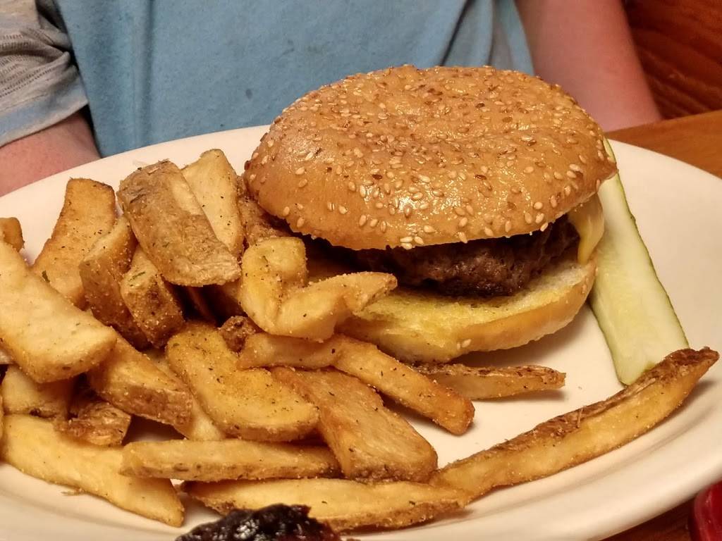 Texas Roadhouse | restaurant | 845 Wacker Dr, Dubuque, IA 52002, USA | 5635820760 OR +1 563-582-0760