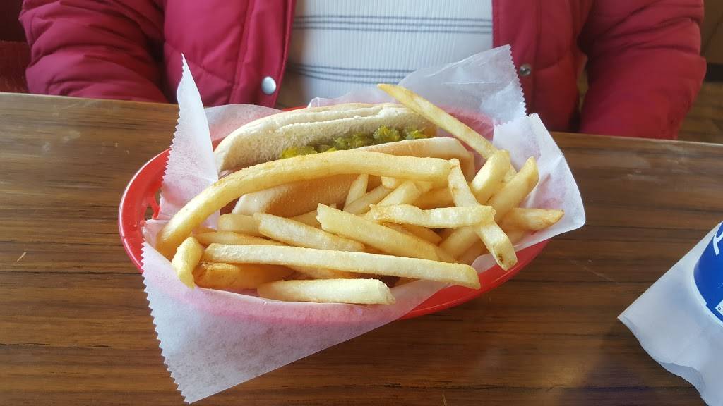 Arnies Dog House | restaurant | 8125 Calumet Ave, Munster, IN 46321, USA | 2198362867 OR +1 219-836-2867
