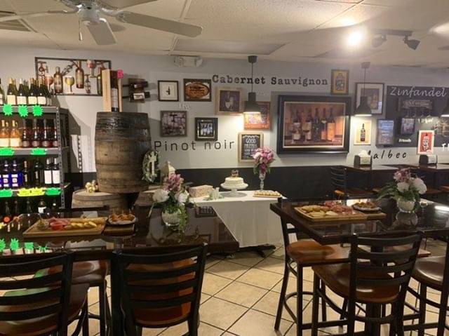 Locos 4 Wine | restaurant | 7606 NW 186th St, Hialeah, FL 33015, USA | 3058262949 OR +1 305-826-2949