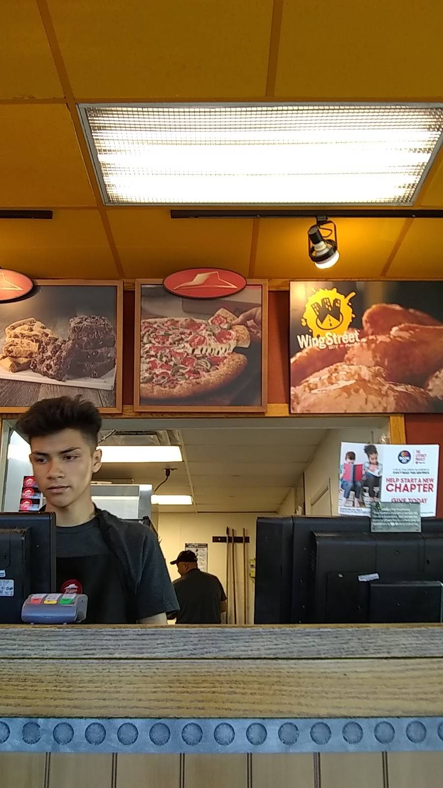 Pizza Hut | restaurant | 17630 Vanowen St, Van Nuys, CA 91406, USA | 8183437070 OR +1 818-343-7070