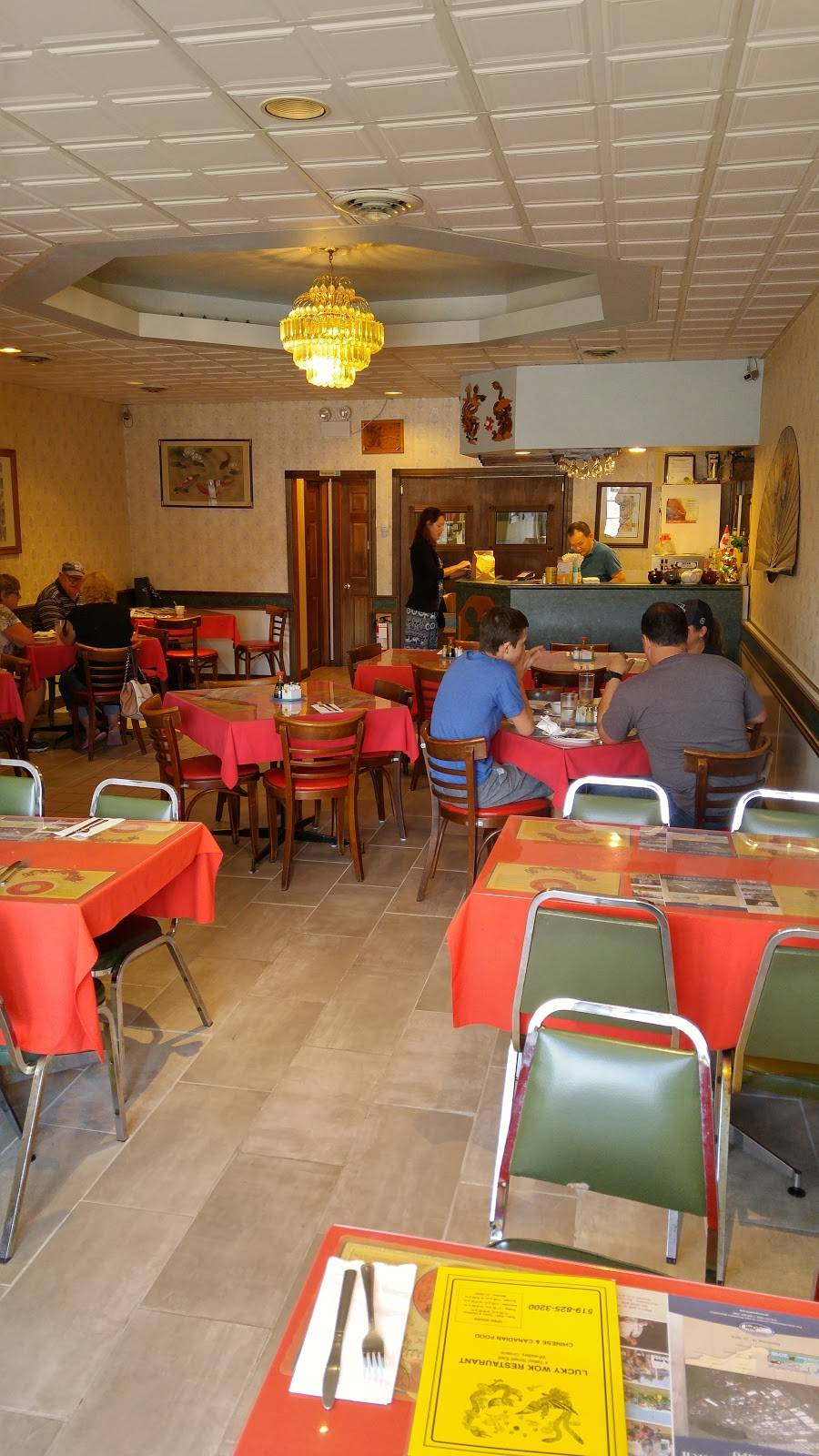 Lucky Wok Restaurant | restaurant | 4 Talbot Rd E, Wheatley, ON N0P 2P0, Canada | 5198253200 OR +1 519-825-3200