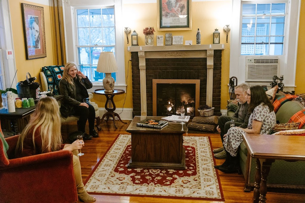 The Henderson | restaurant | 201 3rd Ave W, Hendersonville, NC 28739, USA | 8286962001 OR +1 828-696-2001