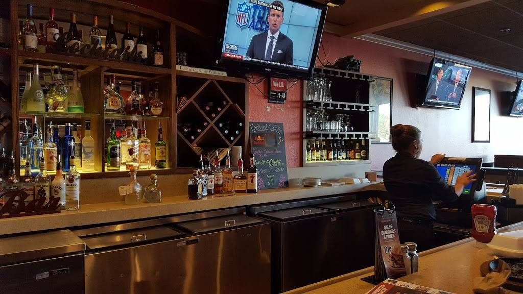 Applebees Grill + Bar | restaurant | 1126 E Stuart Dr, Galax, VA 24333, USA | 2762362905 OR +1 276-236-2905