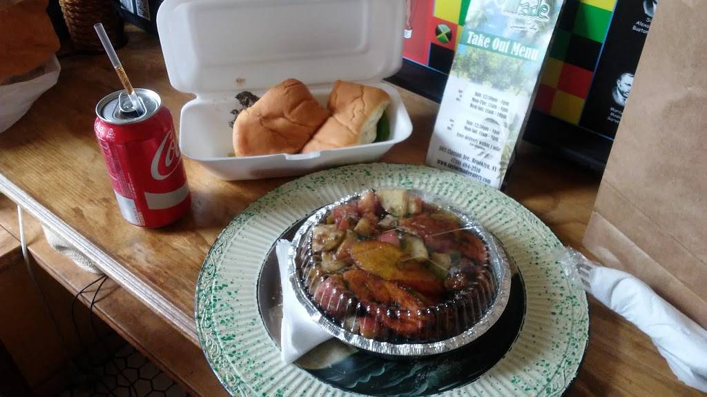 Taylor Made Jamaican Eatery | restaurant | 393 Classon Ave, Brooklyn, NY 11238, USA | 7184842310 OR +1 718-484-2310