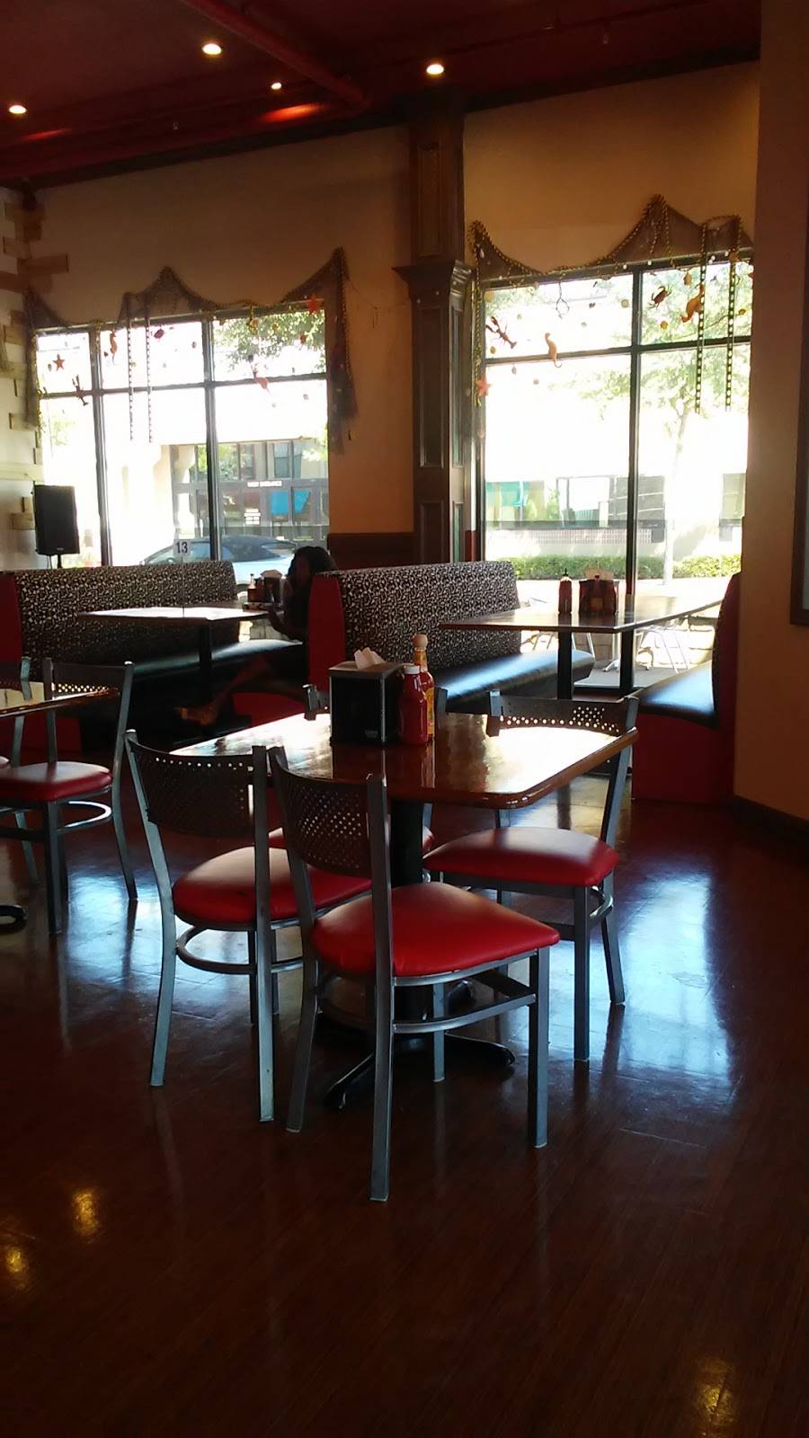 The Crab Lounge | restaurant | 209 E Pleasant Run Rd #141, DeSoto, TX 75115, USA | 4692060124 OR +1 469-206-0124