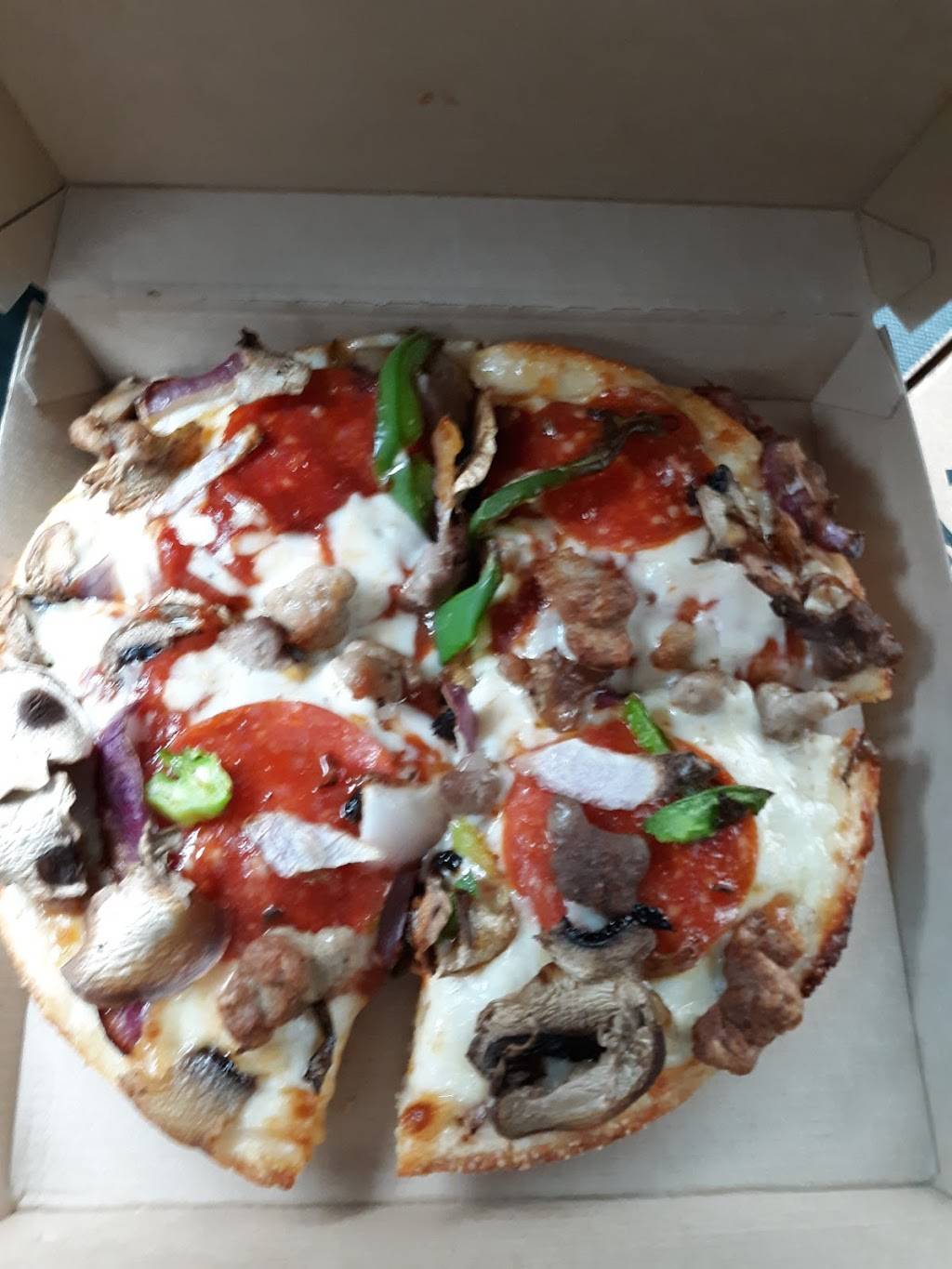 Pizza Hut | restaurant | 550 8th Ave, Monroe, WI 53566, USA | 6083253001 OR +1 608-325-3001