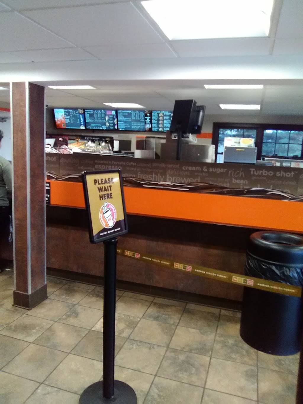 Dunkin | bakery | 83 Halls Rd Suite 101, Old Lyme, CT 06371, USA | 8604340448 OR +1 860-434-0448