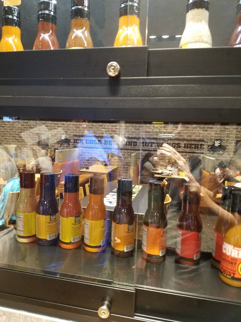 Buffalo Wild Wings | restaurant | 6 Green Acres Rd W, Valley Stream, NY 11582, USA | 5165619453 OR +1 516-561-9453