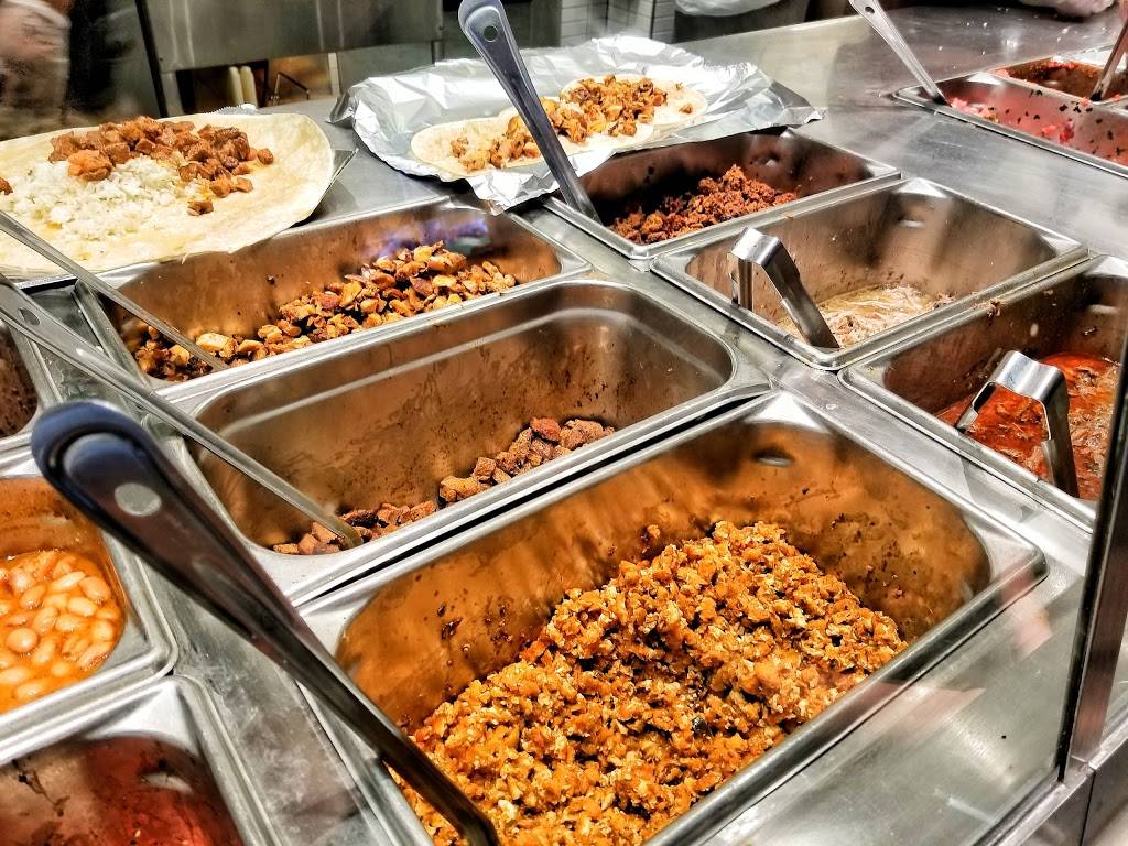 Chipotle Mexican Grill | restaurant | 2391 N Hwy 67, Florissant, MO 63033, USA | 3142815692 OR +1 314-281-5692