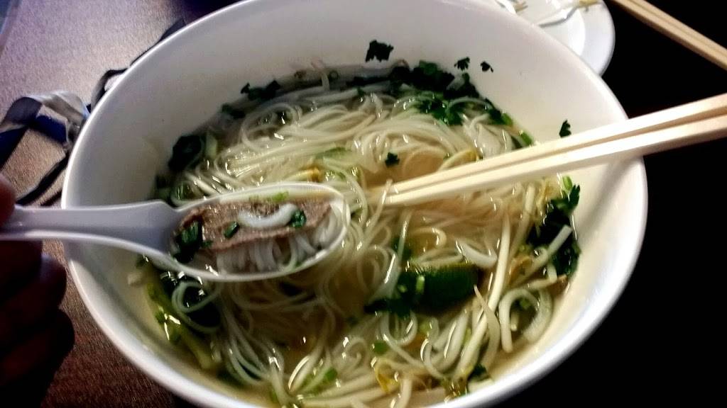 Muang Thai Restaurant | restaurant | 2637 N Clairemont Ave, Eau Claire, WI 54703, USA | 7155142843 OR +1 715-514-2843