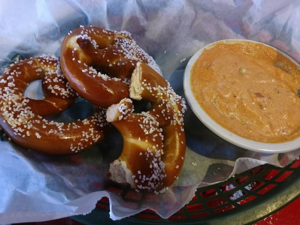 Randys Roadhouse | restaurant | 151 Batesville Shopping Village, Batesville, IN 47006, USA | 8129344900 OR +1 812-934-4900