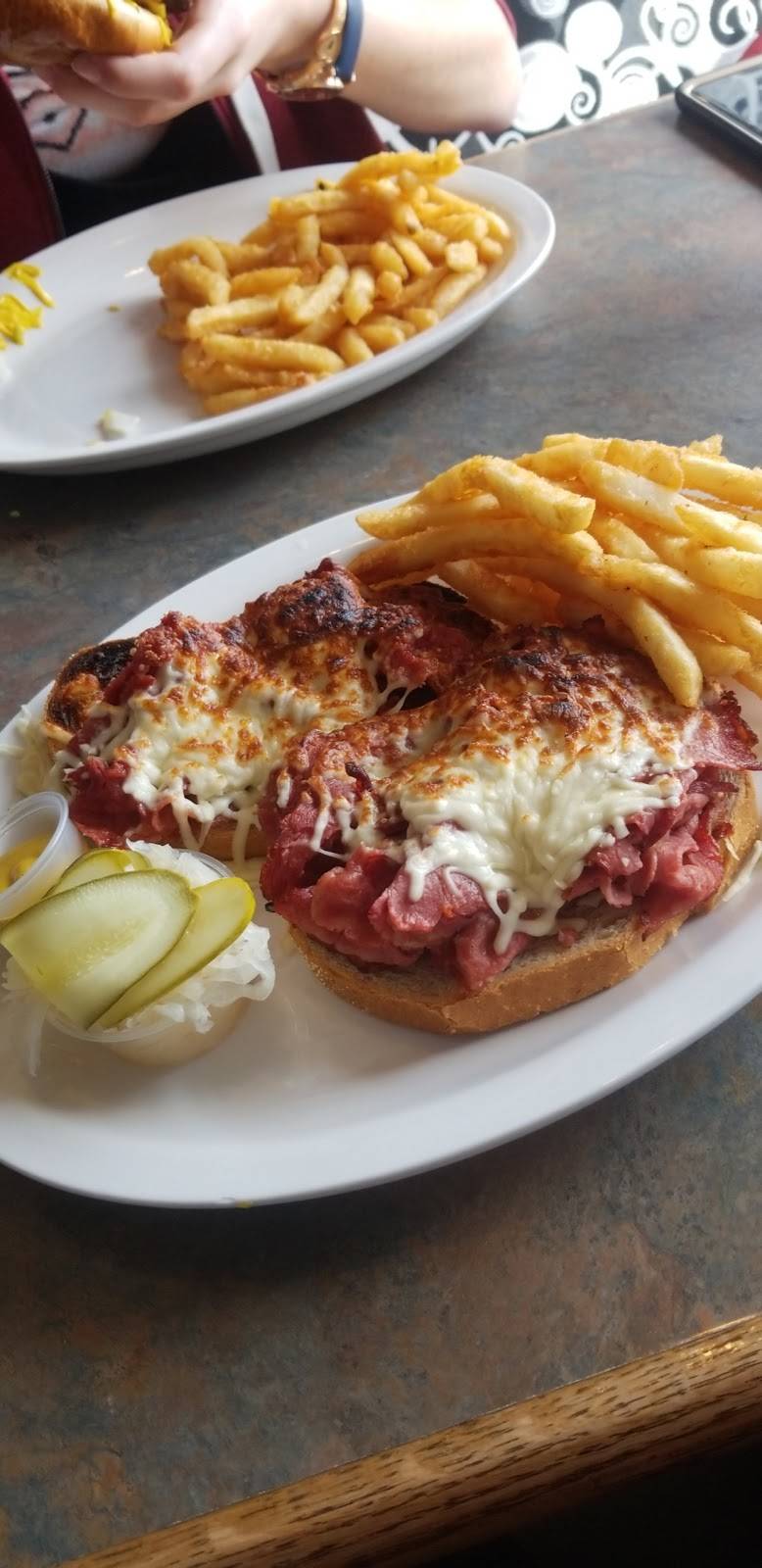 Quinte Restaurant | restaurant | 135 Cannifton Rd, Belleville, ON K8N 4V4, Canada | 6139621313 OR +1 613-962-1313