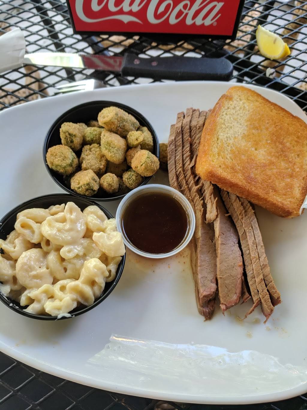 Captain Jack’s Smokehouse | restaurant | 960030 Gateway Blvd, Fernandina Beach, FL 32034, USA | 9043103611 OR +1 904-310-3611