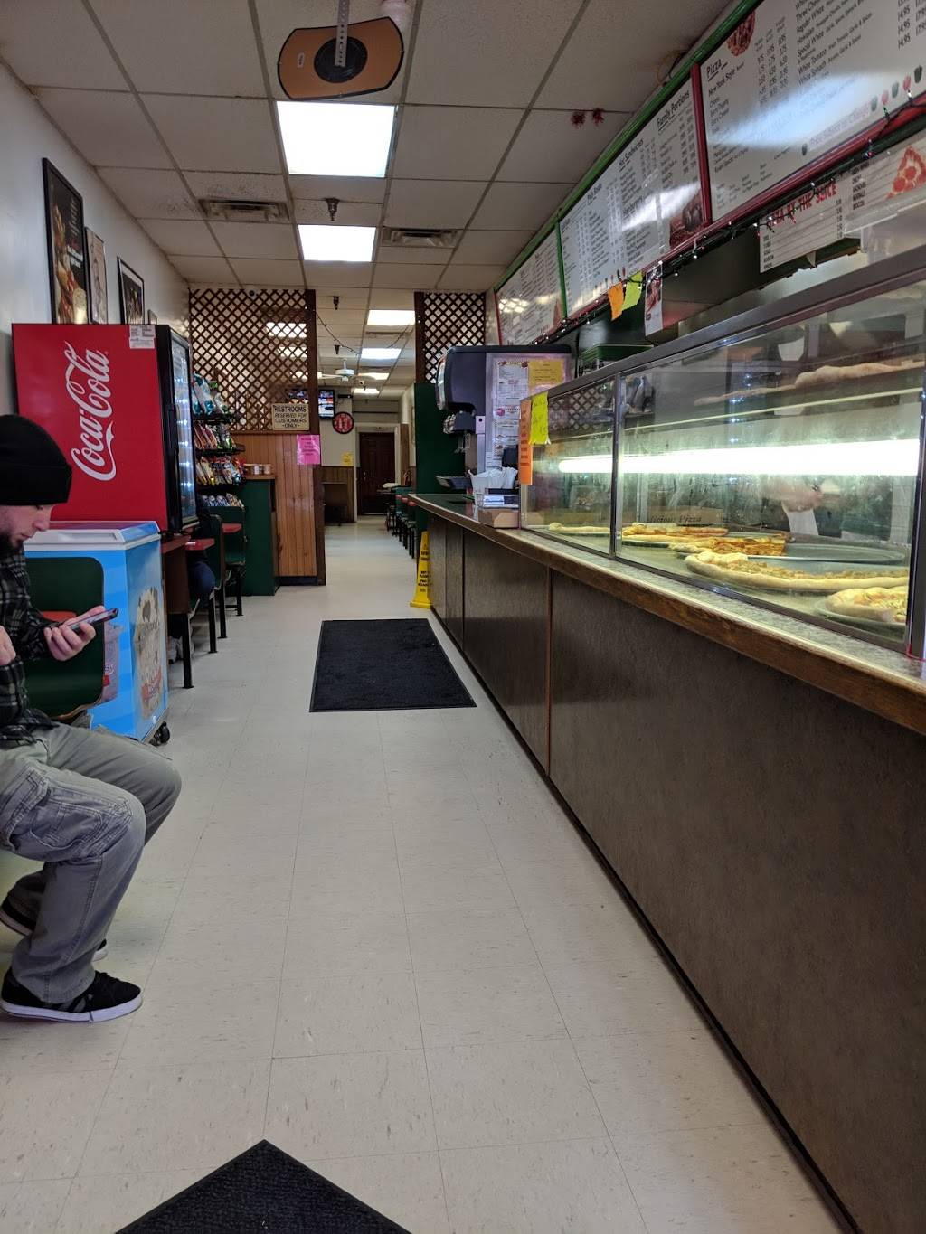 Riviera Pizza | restaurant | 124 Fox Hunt Dr, Bear, DE 19701, USA | 3028343424 OR +1 302-834-3424