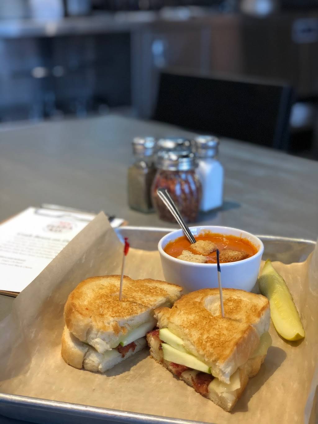 313 Pizza Bar | restaurant | 37 E Flint St, Lake Orion, MI 48362, USA | 2486909362 OR +1 248-690-9362