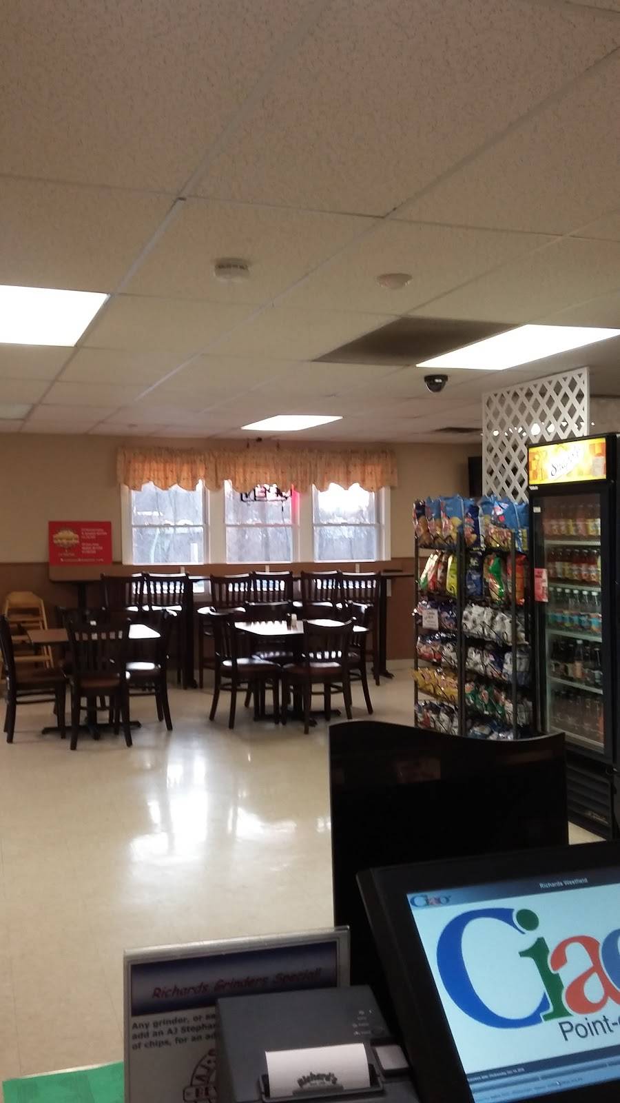 Richards Grinders | meal takeaway | 2592, 420 Union St # A, Westfield, MA 01085, USA | 4135629600 OR +1 413-562-9600