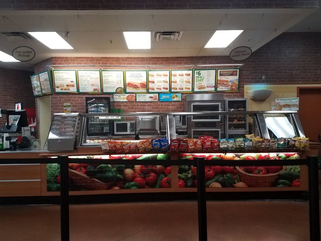Subway Restaurants | restaurant | 1205 S Illinois Rte 31, Crystal Lake, IL 60014, USA | 8154441103 OR +1 815-444-1103