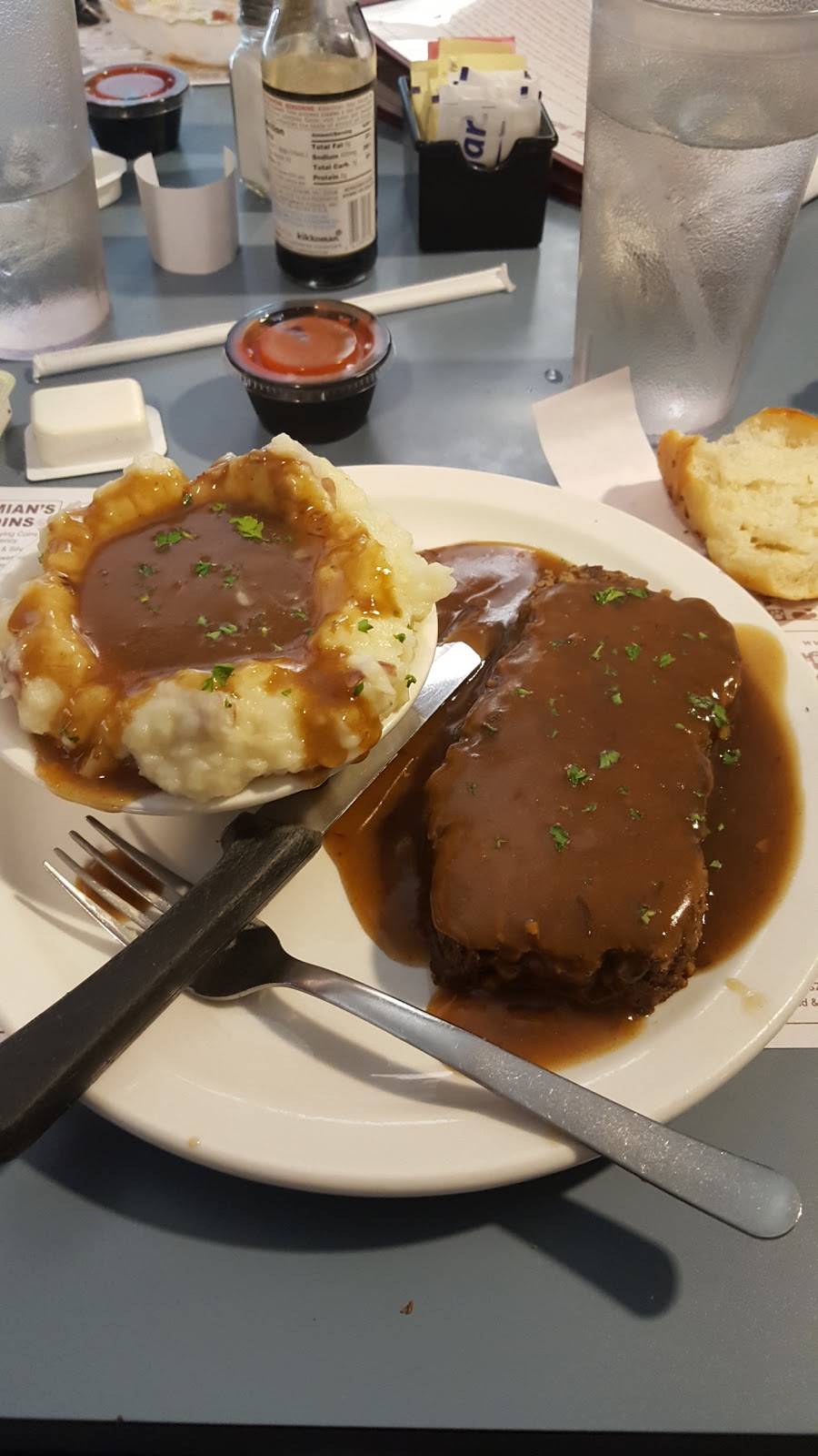 Holiday Kitchen | restaurant | 1605 S Stephenson Ave, Iron Mountain, MI 49801, USA | 9067763287 OR +1 906-776-3287