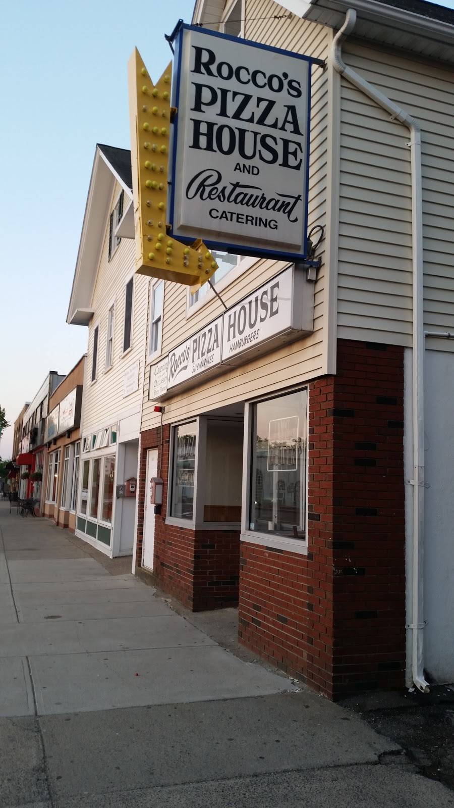 Roccos Pizza House | restaurant | 26 Maple St, Danvers, MA 01923, USA | 9787771877 OR +1 978-777-1877