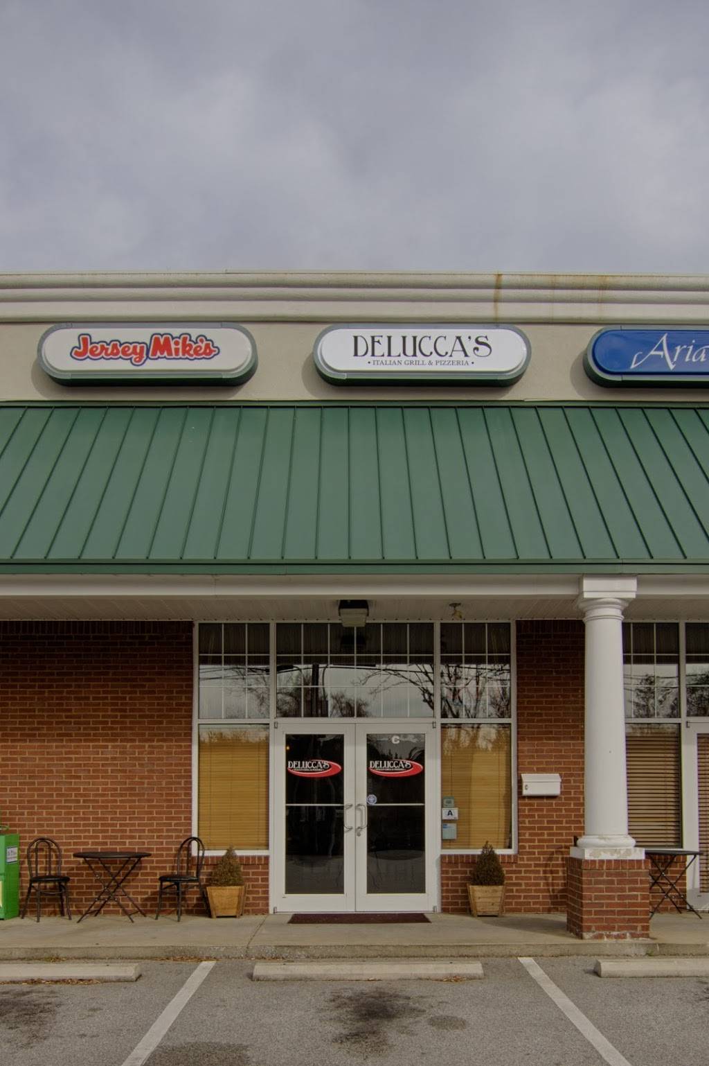 DeLuccas Italian Grill | restaurant | 1720 Sunset Blvd, West Columbia, SC 29169, USA | 8039265255 OR +1 803-926-5255