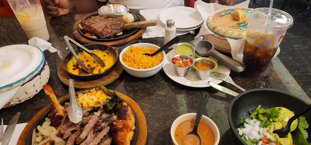 Palenque Grill Hwy 35 | restaurant | 4615 San Bernardo Ave, Laredo, TX 78041, USA | 9567013576 OR +1 956-701-3576