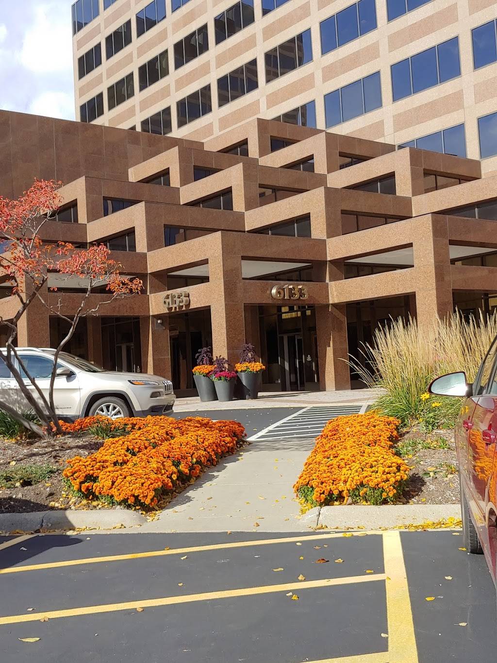 Restorrant | restaurant | 6133 N River Rd, Rosemont, IL 60018, USA | 8472685101 OR +1 847-268-5101