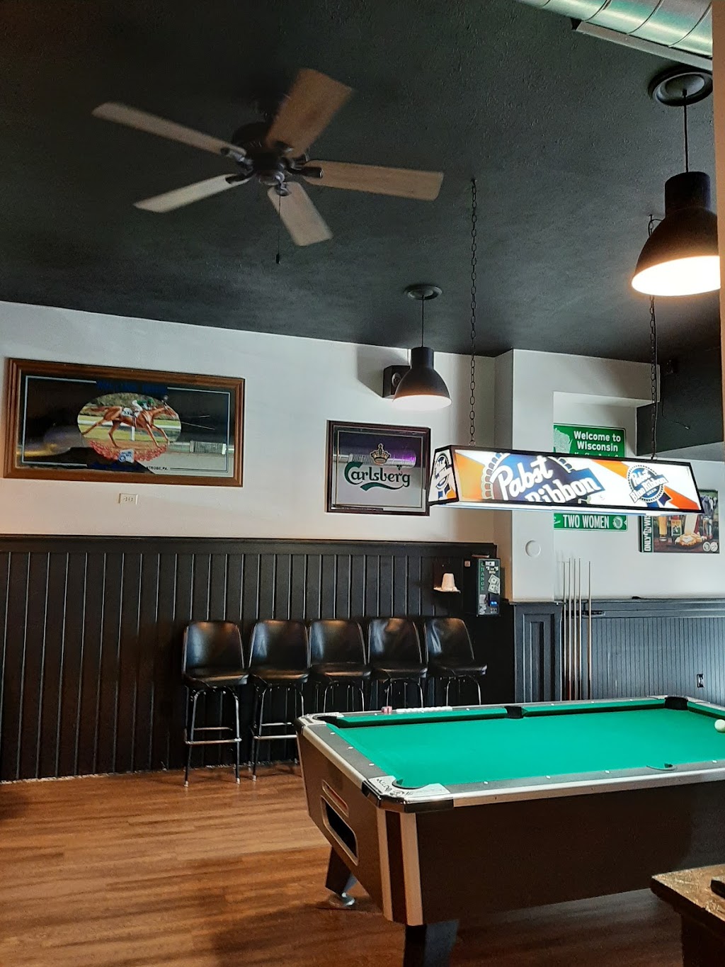 Hatleys Pub | restaurant | 435 E Grand Ave, Beloit, WI 53511, USA | 6083122030 OR +1 608-312-2030