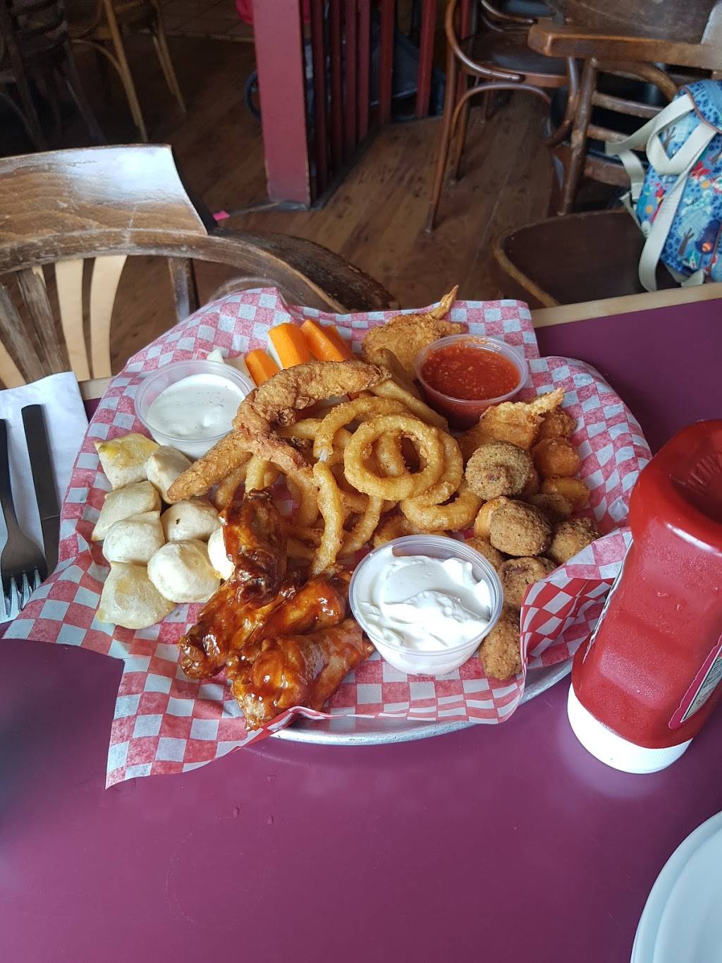 Portsmouth Tavern | restaurant | 96 Yonge St, Kingston, ON K7M 1K4, Canada | 6135410877 OR +1 613-541-0877