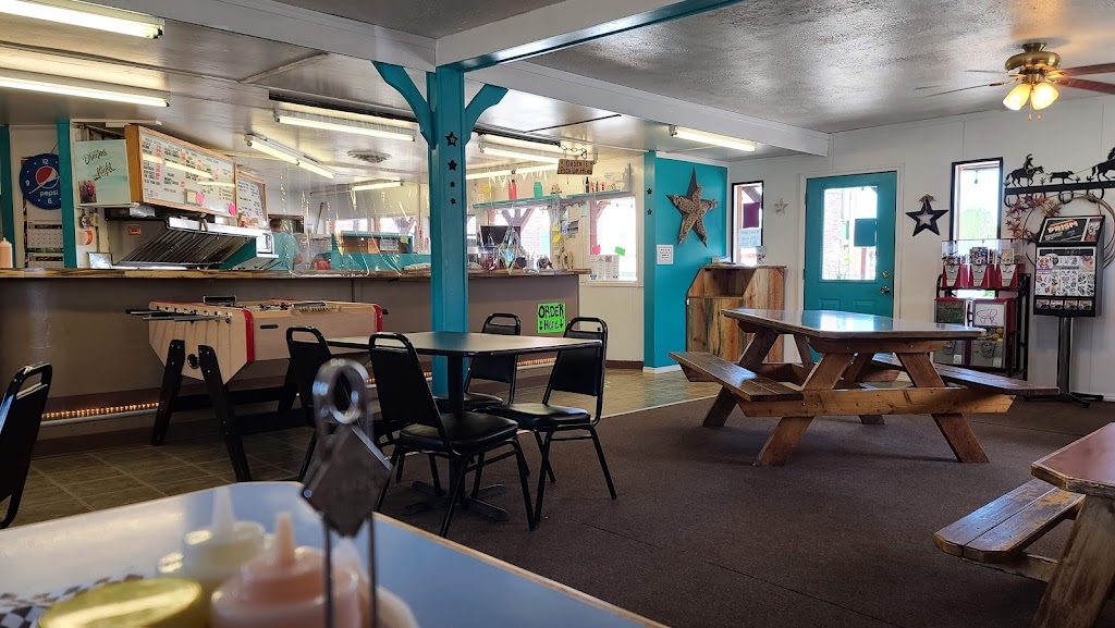 Hitchin Post Drive In Cafe | restaurant | 274 Front St, Prairie City, OR 97869, USA | 5418203761 OR +1 541-820-3761