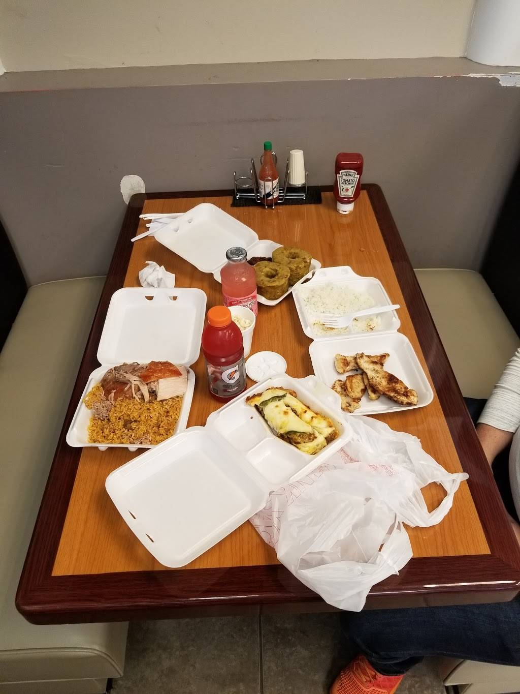 Lechonera Orlando | restaurant | 9998 E Colonial Dr, Orlando, FL 32817, USA | 4072490207 OR +1 407-249-0207