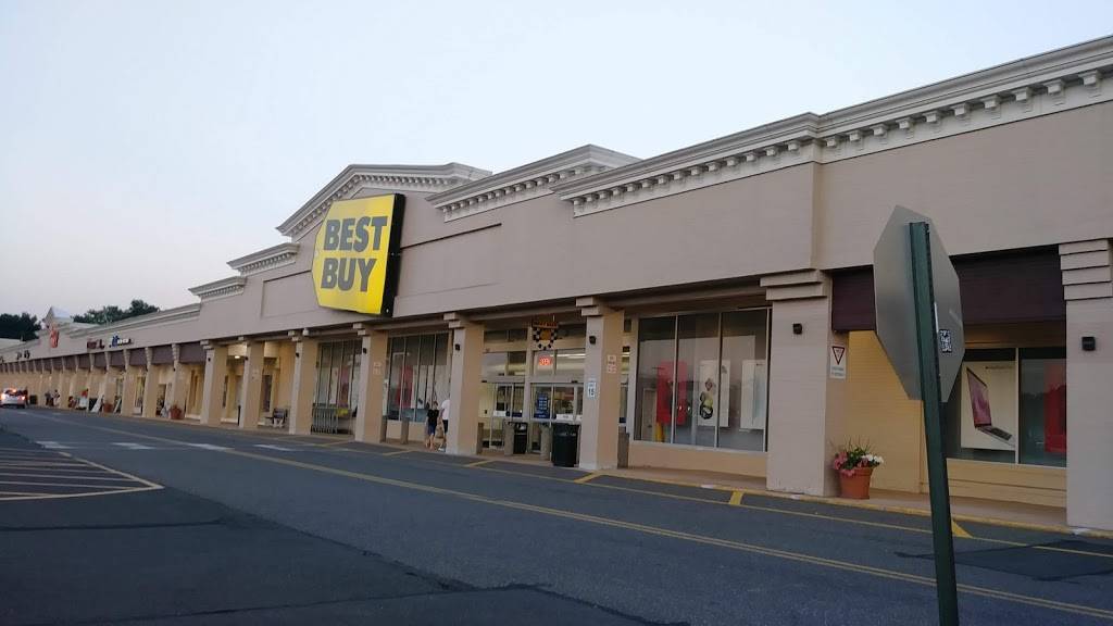 Corbins Corner | shopping mall | 1445 New Britain Ave, West Hartford, CT 06110, USA | 2036355560 OR +1 203-635-5560