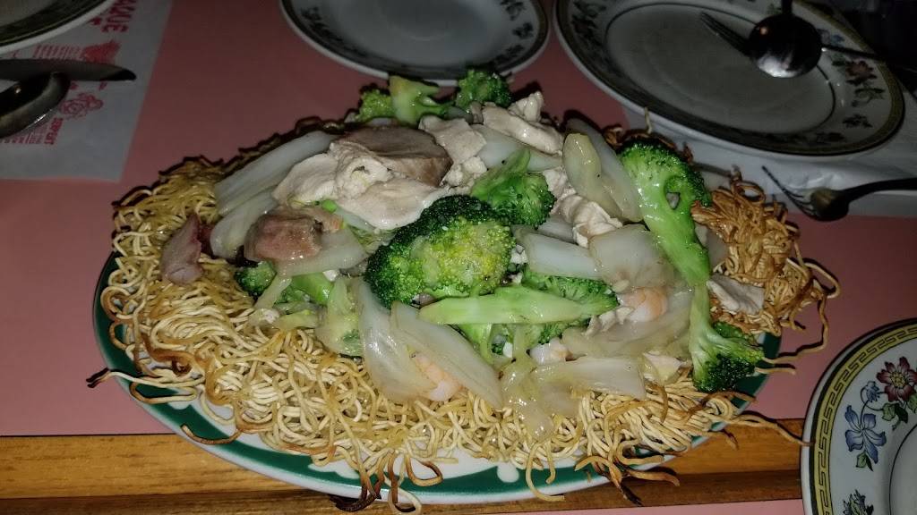 Chows Restaurant | restaurant | 335 Avenue Dorval, Dorval, QC H9S 3H6, Canada | 5146364770 OR +1 514-636-4770