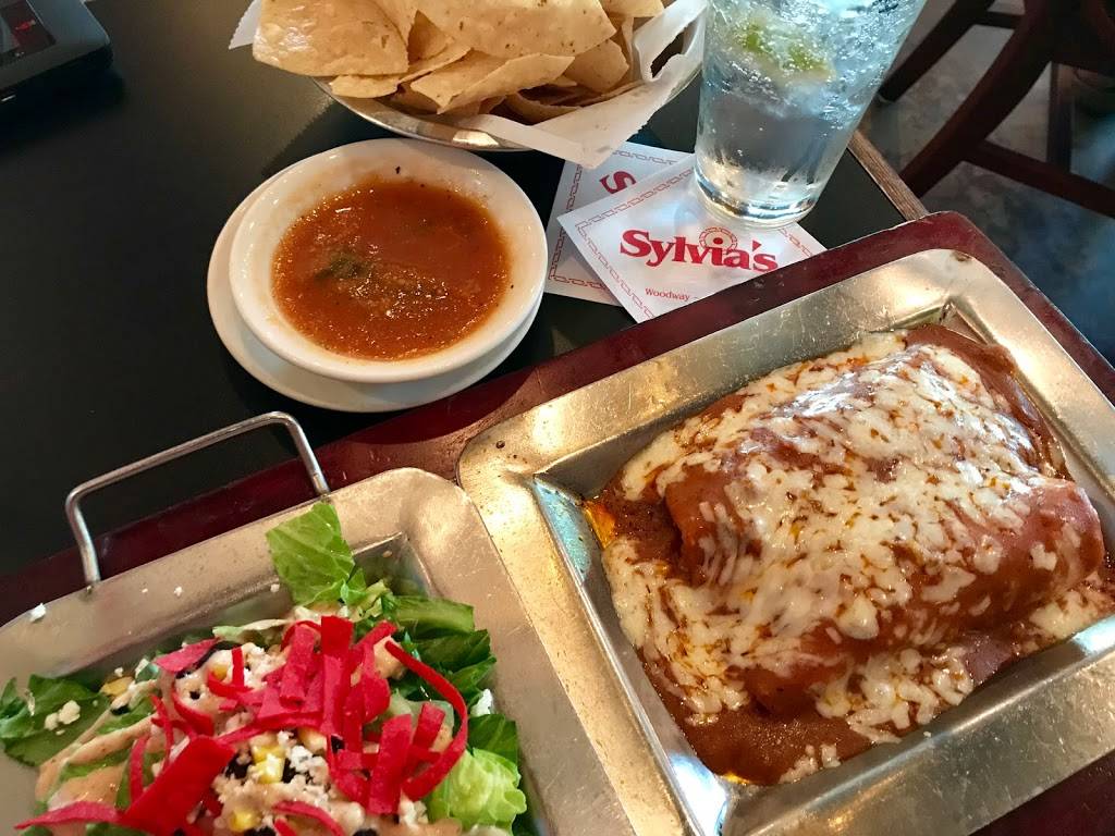 Sylvias Enchilada Kitchen | restaurant | 1140 Eldridge Pkwy, Houston, TX 77077, USA | 8322303842 OR +1 832-230-3842