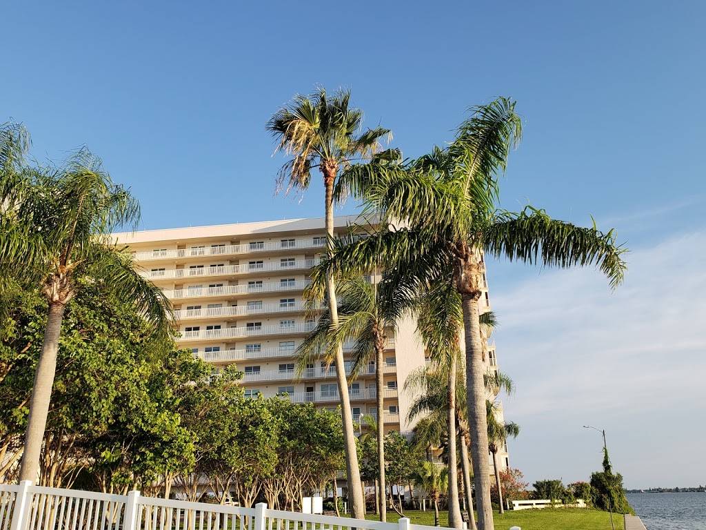 Townshores of Gulfport Inc | restaurant | 6025 Shore Blvd S, Gulfport, FL 33707, USA | 7273431094 OR +1 727-343-1094