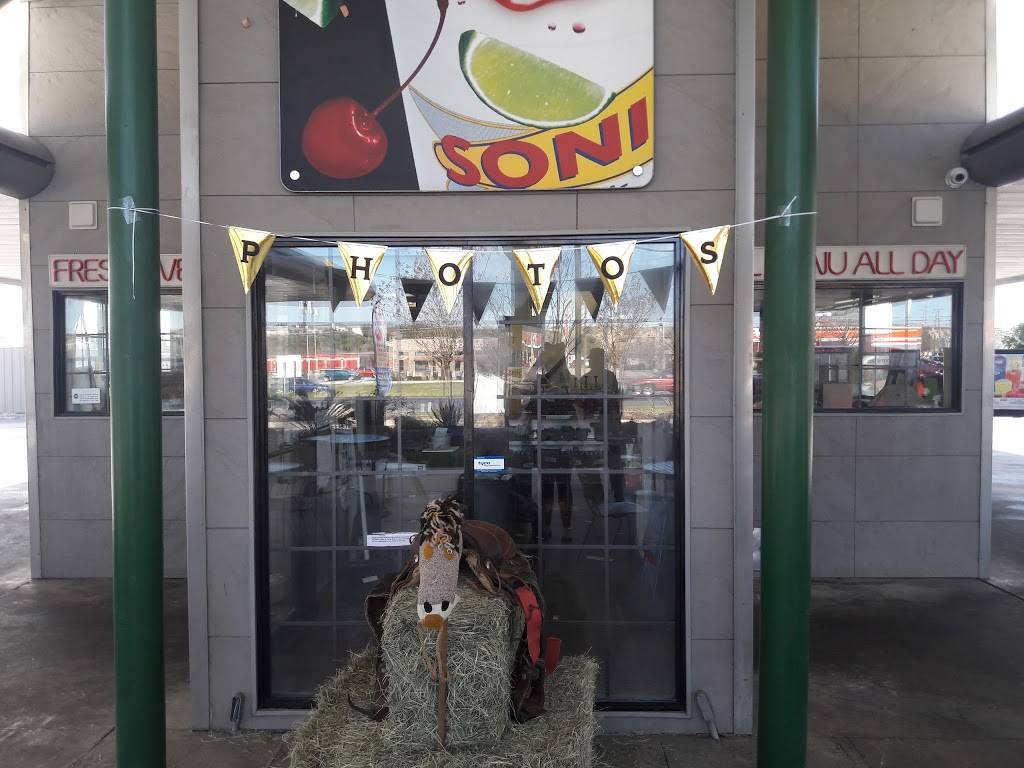 Sonic Drive-In | restaurant | 7989 Bandera Rd, San Antonio, TX 78250, USA | 2105209331 OR +1 210-520-9331