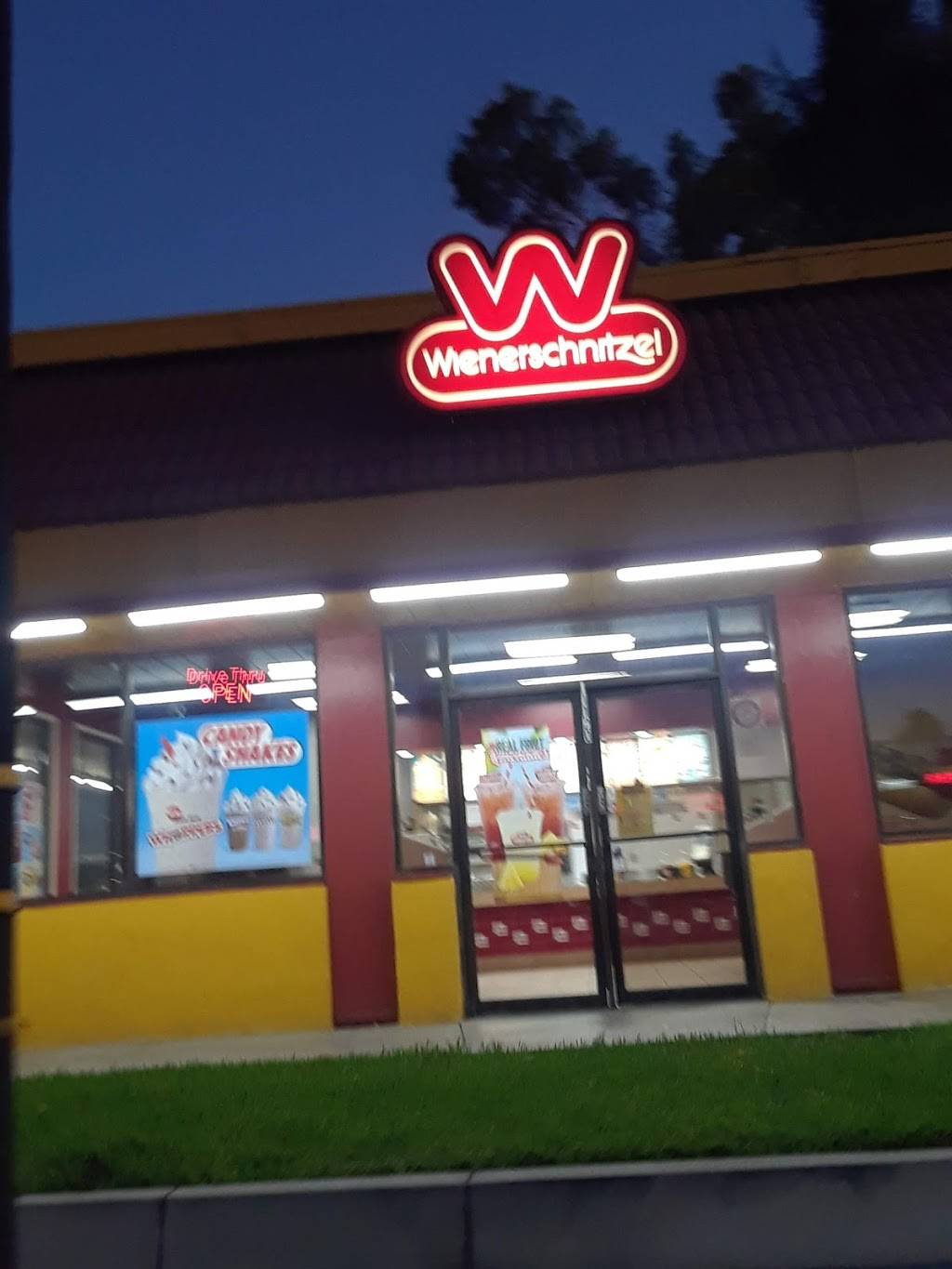 Wienerschnitzel | restaurant | 1120 E Imperial Hwy, La Habra, CA 90631, USA | 7148700307 OR +1 714-870-0307