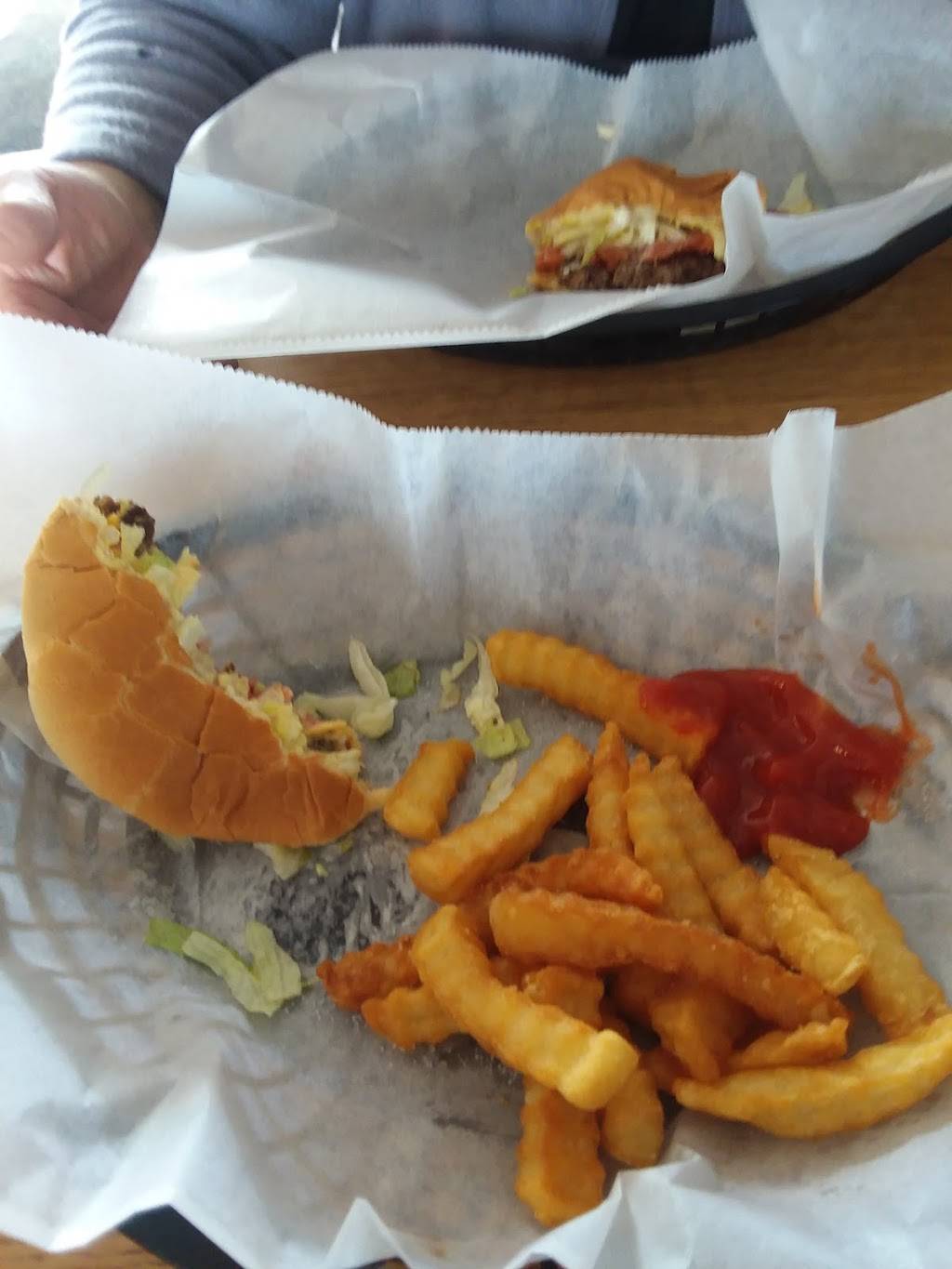 Js Corner | restaurant | 102 S Lynn Ave, Elizabethton, TN 37643, USA | 4235473300 OR +1 423-547-3300