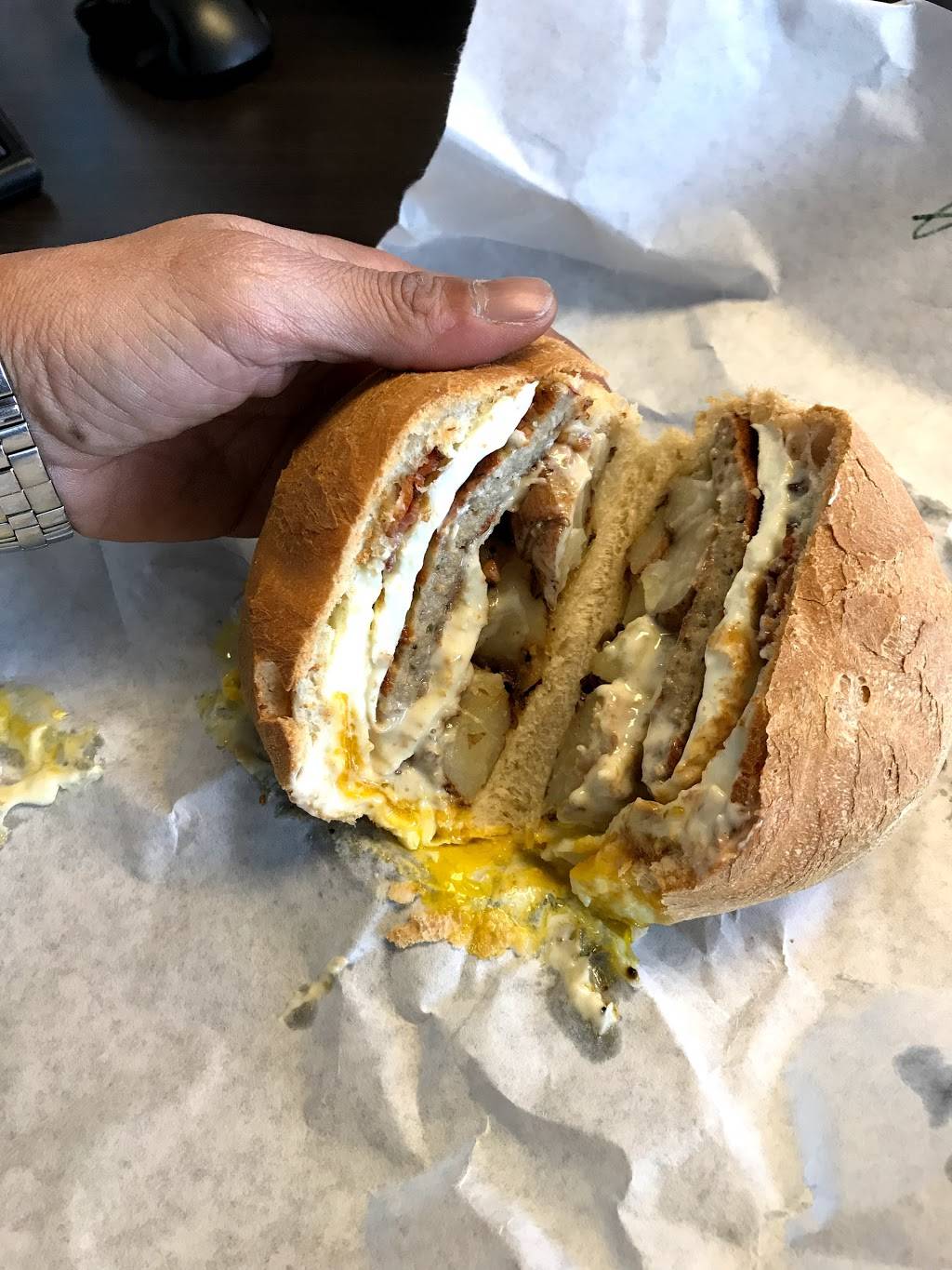 Hamilton Street Market | meal takeaway | 639 Broad St, New London, CT 06320, USA | 8604423383 OR +1 860-442-3383