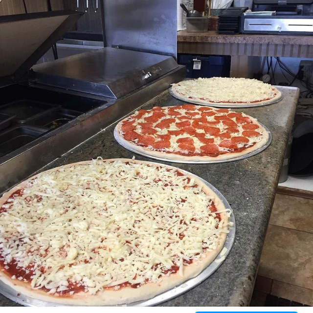 Domenicks Pizzeria & Trattoria | restaurant | 10 Ibm Rd, Poughkeepsie, NY 12601, USA | 8452401475 OR +1 845-240-1475