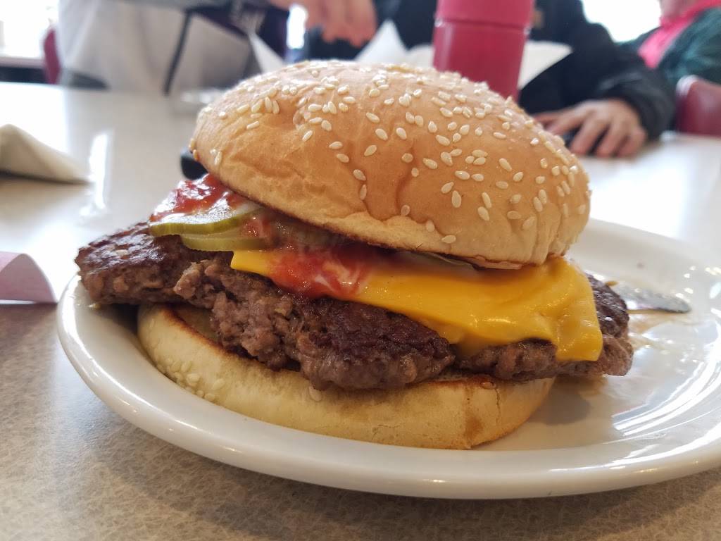 Sparkys Diner | restaurant | 1462 W South Airport Rd, Traverse City, MI 49686, USA | 2319338005 OR +1 231-933-8005