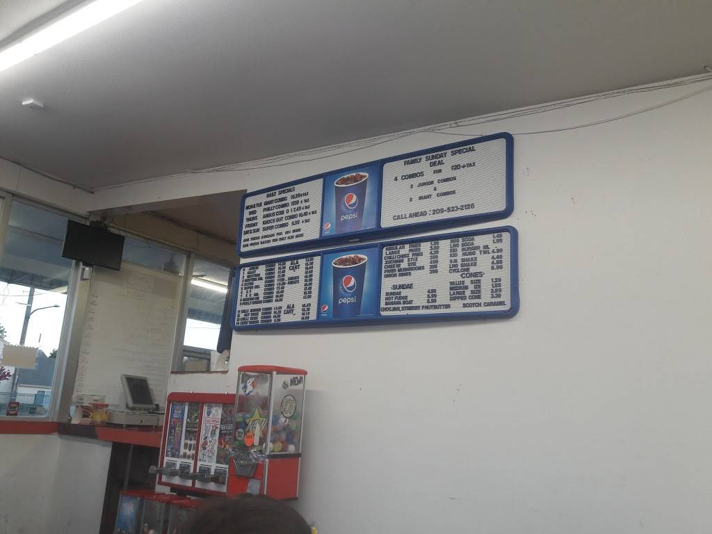 Sno-White Drive-In | restaurant | 911 Paradise Rd, Modesto, CA 95351, USA | 2095232126 OR +1 209-523-2126