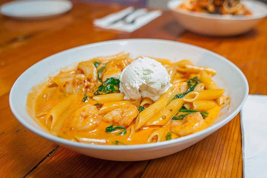 Roccos Plum Tomato | restaurant | 164 The Queensway, Etobicoke, ON M8Y 1J2, Canada | 4162555081 OR +1 416-255-5081