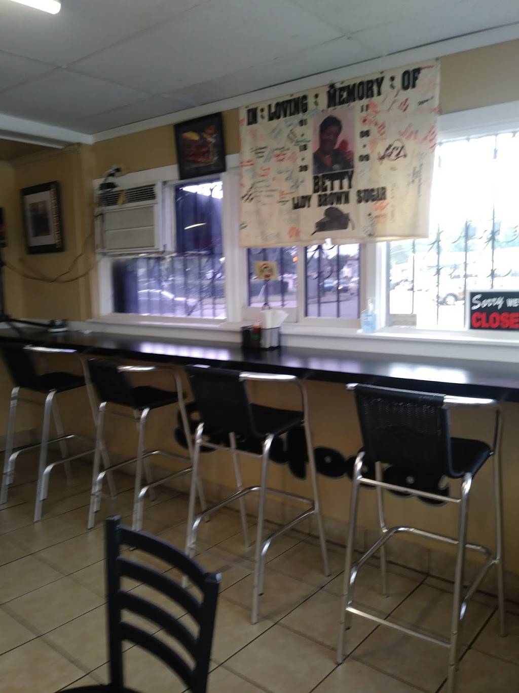 Soul Food Dining LLC | restaurant | 4900 Poplar Level Rd, Louisville, KY 40219, USA | 5029158239 OR +1 502-915-8239